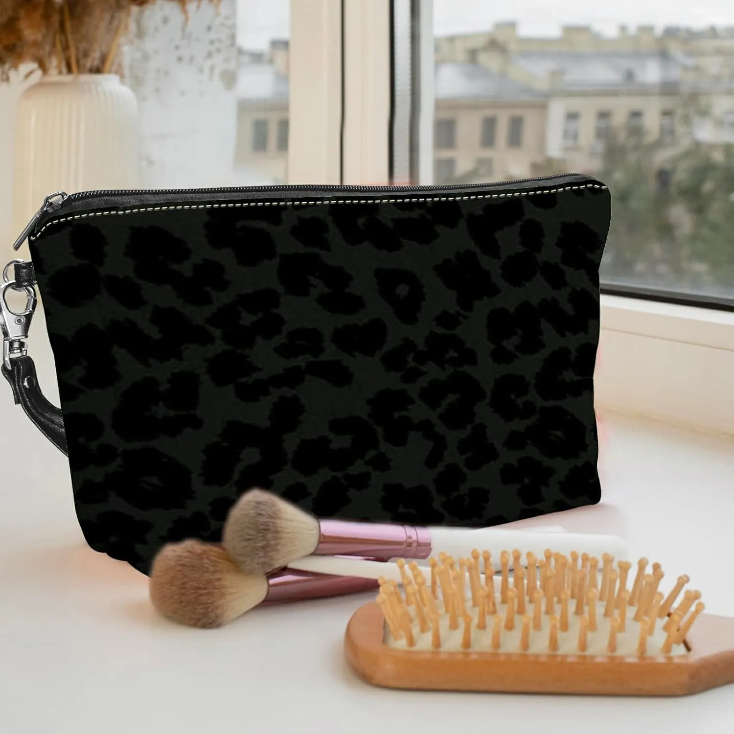 Small Makeup Bag with Wrist Strap, Black Leopards Cosmetic Bags Toiletry Organizer Bag Waterproof Makeup Pouch with Zipper Travel Accessories Stocking Stuffers Gift for Women